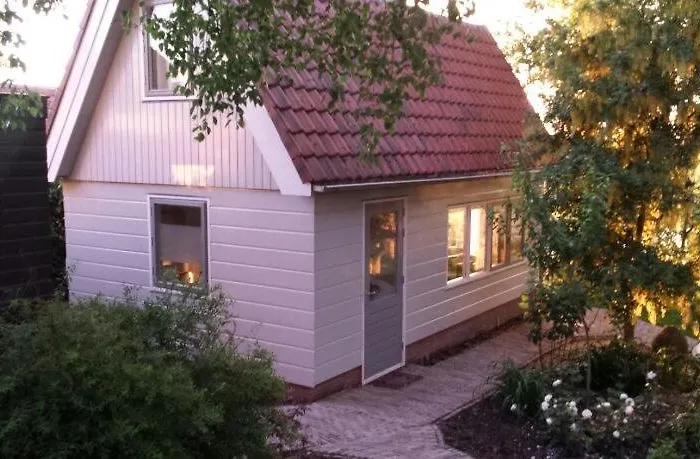 Very Nice Cottage In Durgerdam, With Private Garden, Free Parking, Pets Allowed